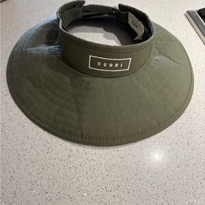 Vuori Army/Sage Green Sombra Women's Hat / Sun Visor